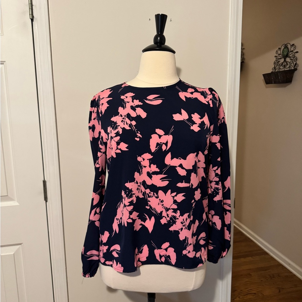 Brand unknown. Size XXL. Pink and Blue. button back.